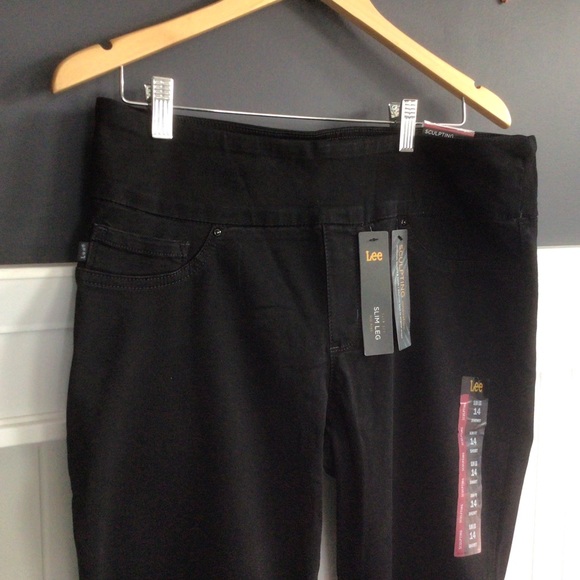 Women's Sculpting Fit Slim Leg Pull-On Jean - Picture 9 of 12